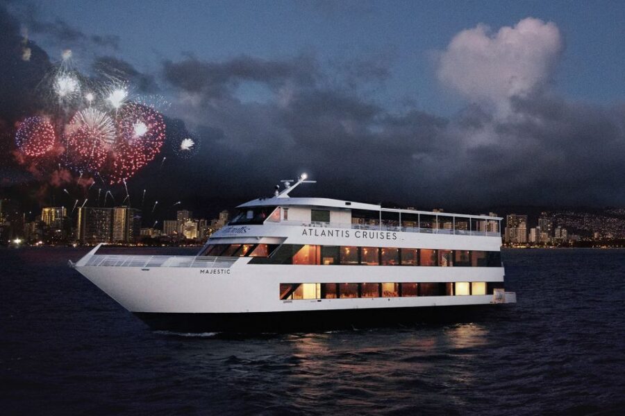 Oahu: Friday Night Fireworks Cocktail Cruise - Deck choices: open-air 360° views versus air-conditioned comfort
