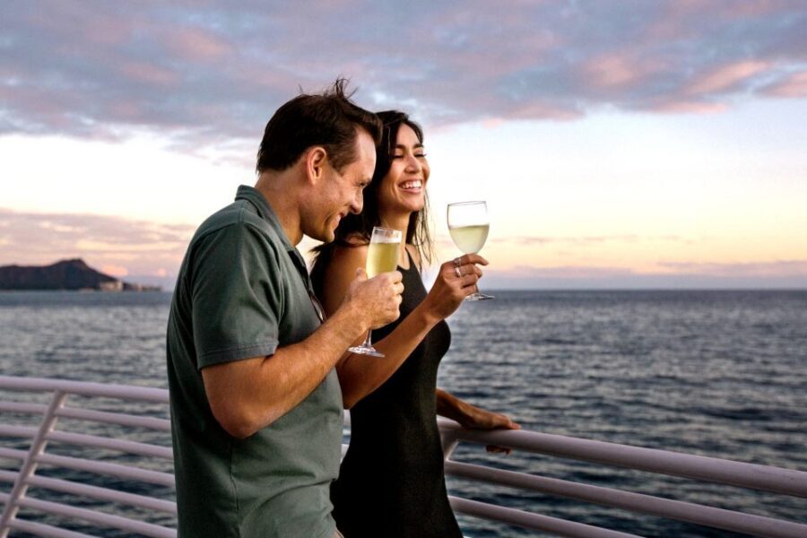 Oahu: Friday Night Fireworks Cocktail Cruise - The bar, cocktails, and what the welcome drink actually means