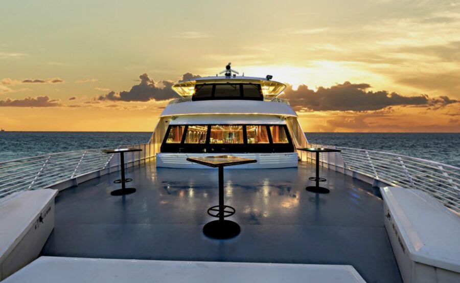 Oahu: Friday Night Fireworks Cocktail Cruise - Where you meet and how the evening usually starts