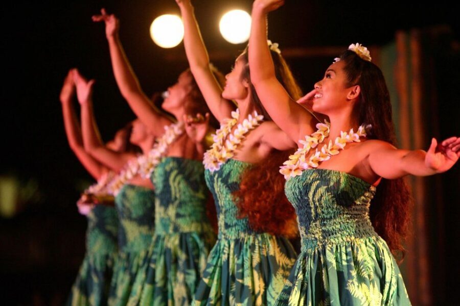 Oahu: Germaine's Traditional Luau Show & Buffet Dinner - Should You Book Germaine’s Traditional Luau in Oahu?
