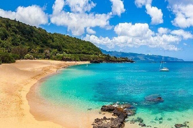 Oahu Grand Circle Island Experience from Waikiki - North Shore day: shrimp lunch, turtles, and the ocean’s loudest corners