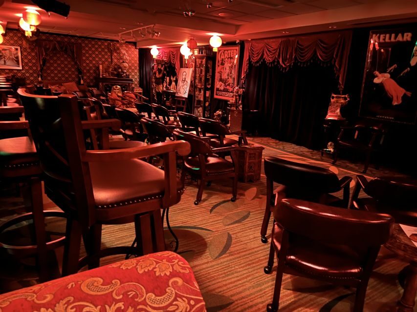 Oahu: Hilton Waikiki Beach Hotel Magical Mystery Show - VIP front row: worth it if you really want to see every move