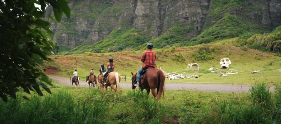 Oahu: Kualoa Hills and Valleys Horseback Riding Tour - Where You Go: Jurassic Valley Views of Kualoa and Ka’a’awa