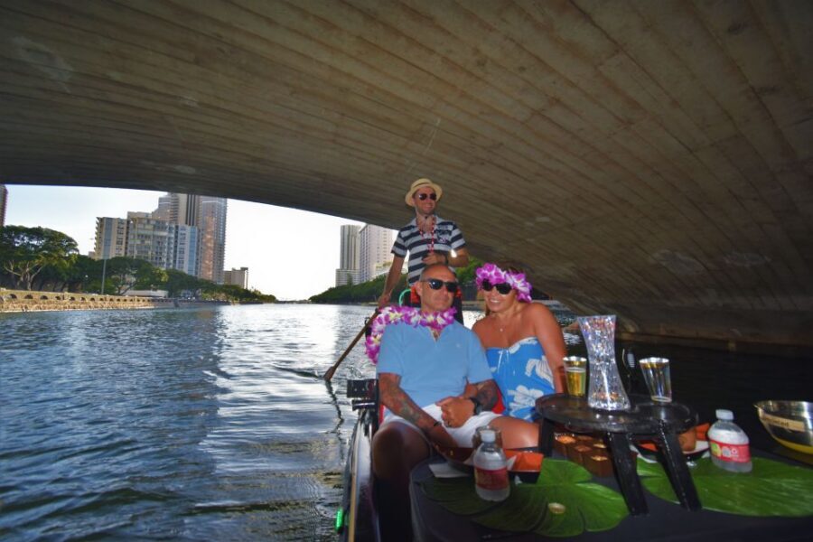 Oahu: Luxury Gondola Cruise with Drinks and Pastries - Getting there and staying comfortable (meeting point, rain, and what to wear)