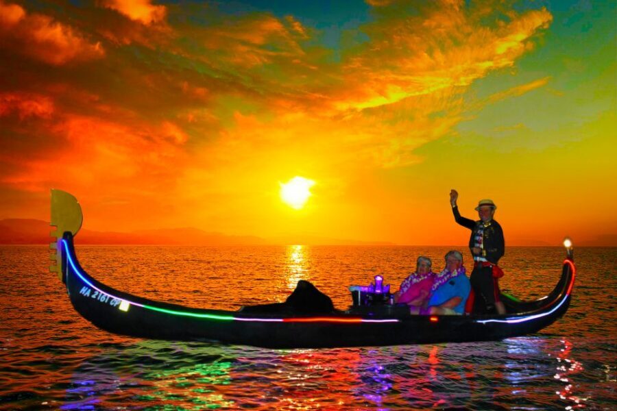 Oahu: Luxury Gondola Cruise with Drinks and Pastries - What the cruise route does with your time (Waikiki bridges to Diamond Head)