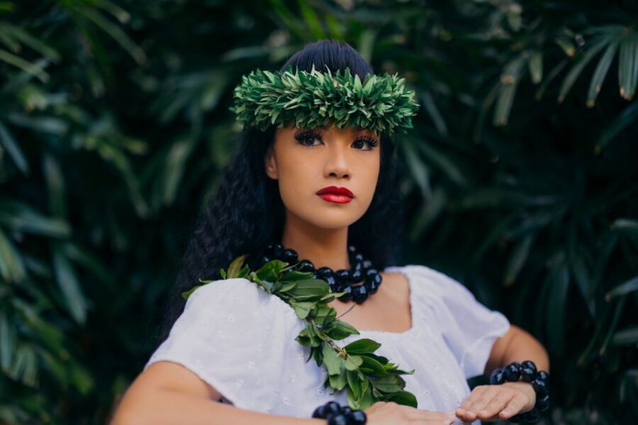 Oahu: Pa'ina Luau Waikiki at Waikiki Beach Marriott Resort - The Show: Hula for Liliʻuokalani and a Fire-Knife Finale