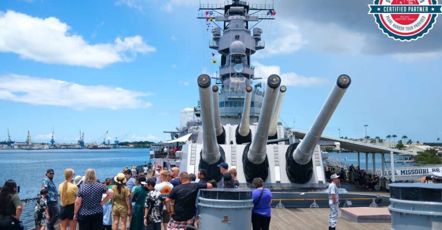 Oahu: Pearl Harbor Tour with USS Arizona Memorial - World War II Valor in the Pacific: Set the Stage Before You Face the Water