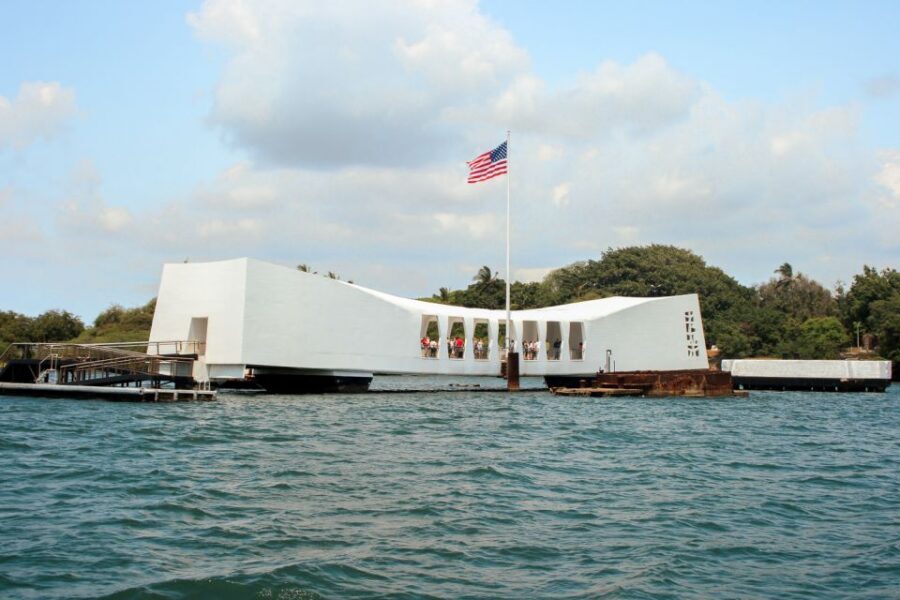 Oahu: Pearl Harbor, USS Arizona, and City Highlights Tour - A Guided Timeline: From Waikiki to Dec 7, 1941
