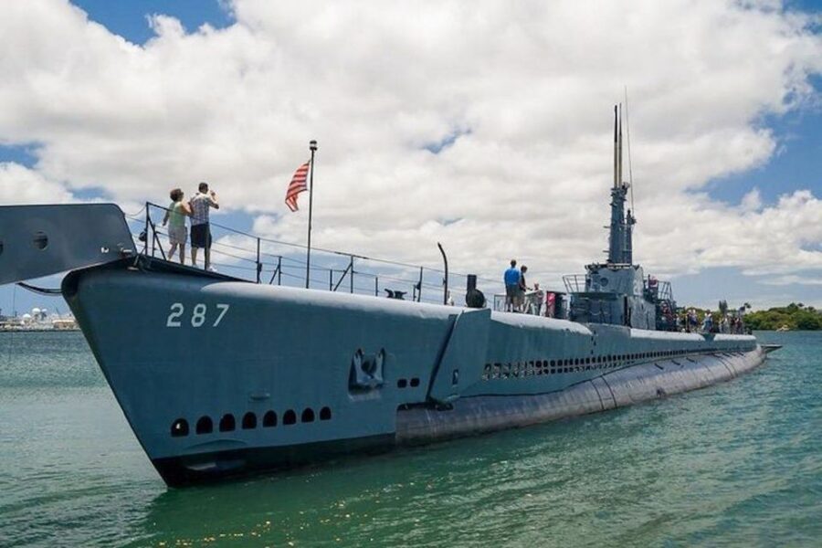 Oahu: Pearl Harbor, USS Arizona, and City Tour - Punchbowl Crater cemetery: rolling hills and a slower kind of respect