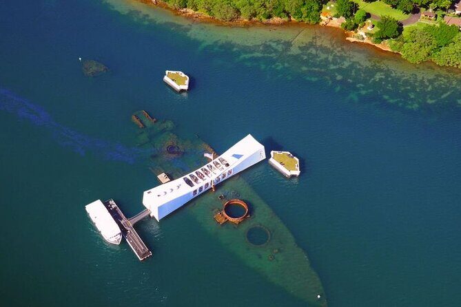 Oahu: Pearl Harbor USS Arizona Memorial - Guides Make or Break It (And Here, They Matter)