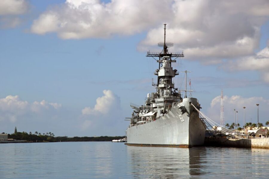 Oahu: Pearl Harbor, USS Arizona, Might Mo, & Honolulu Tour - Key things that make this tour work