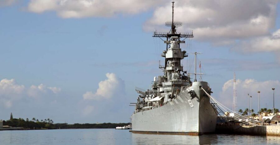 Oahu: Pearl Harbor, USS Arizona, Might Mo, & Honolulu Tour - Should you book this Oahu Pearl Harbor and Honolulu highlights tour?