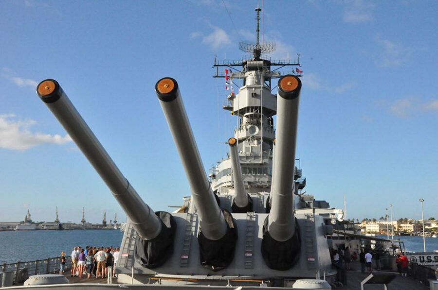 Oahu: Premium Missouri, Arizona & Top of the Tower Tour - Premium comfort on the way to Pearl Harbor