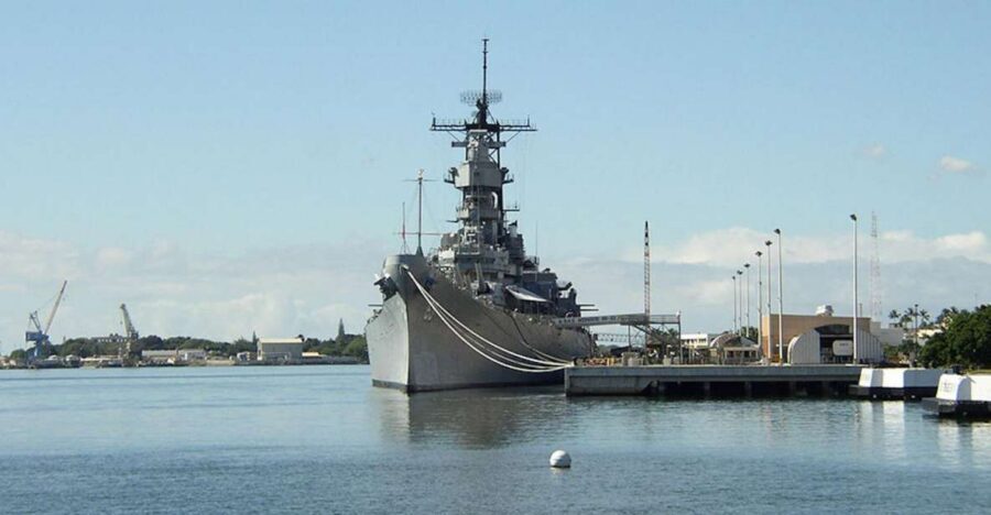 Oahu: Premium Missouri, Arizona & Top of the Tower Tour - Visitor Center: your fast track to context