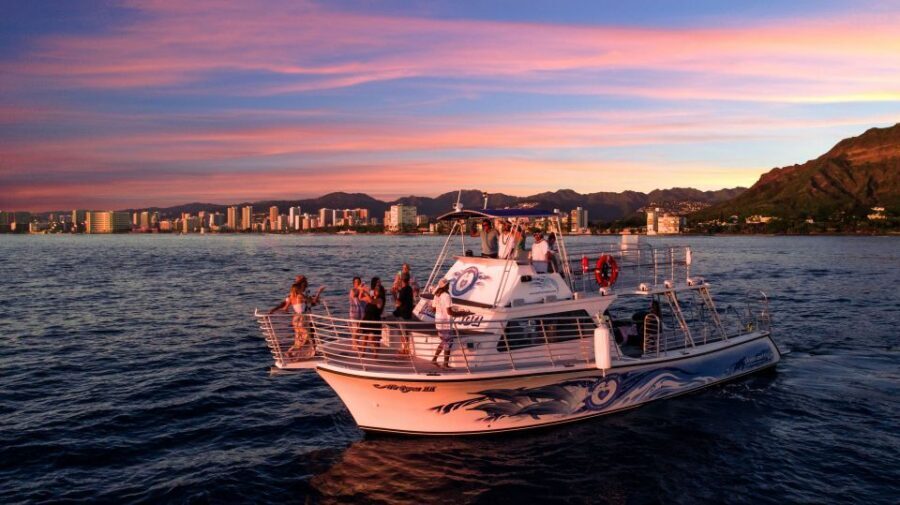 Oahu: Premium Waikiki Sunset Party Cruise with Live DJ - Friday Night Fireworks from the Seaside View