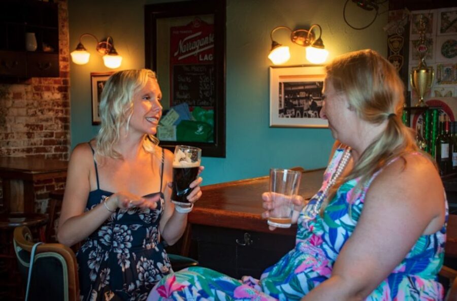 Oahu: Sips & Secrets of Hawaii Pub Crawl - Price and value: why $45 can feel fair