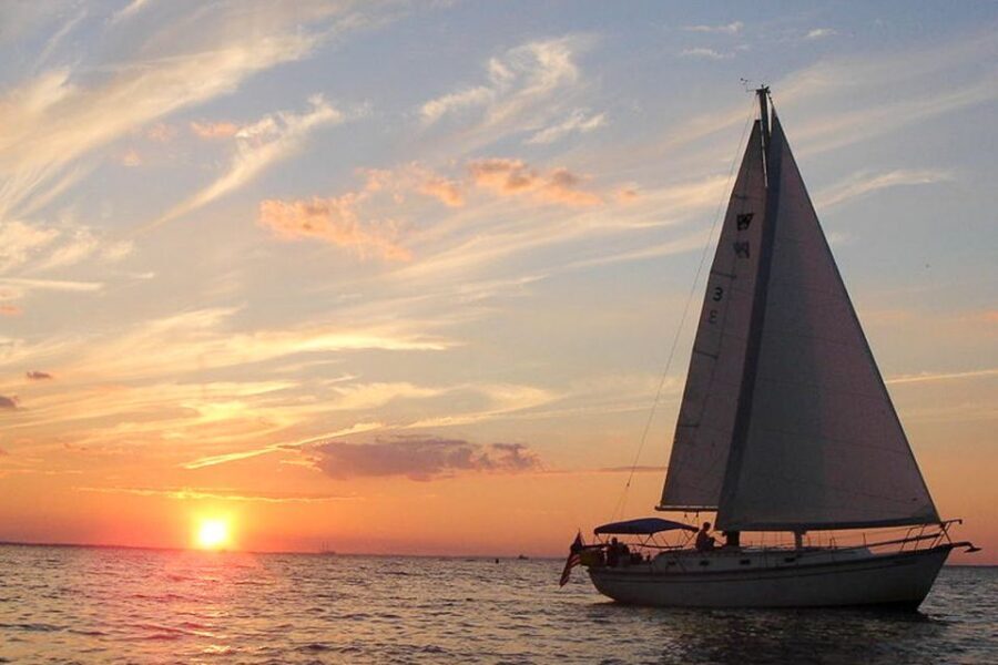Oahu: Sunset Cruise of West Oahu with Drinks and Appetizers - Price and value: is $108 per person a fair deal?