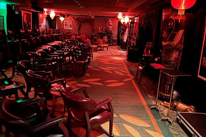 Oahu: The Magical Mystery Show! at Hilton Waikiki Beach Hotel - Seating: how to choose between standard and VIP captain’s chairs