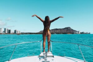 Oahu: Turtle Canyon Snorkeling Boat Tour - Certified crew + gear support: getting comfortable before you swim
