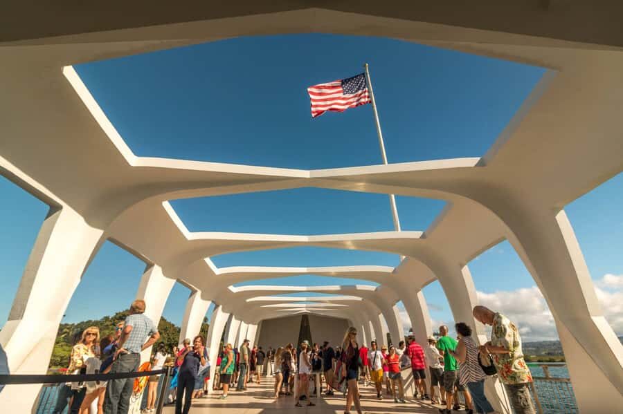 Oahu: USS Arizona Memorial and City Highlights Tour - The 4-hour flow: meet up, Pearl Harbor, then Honolulu sights