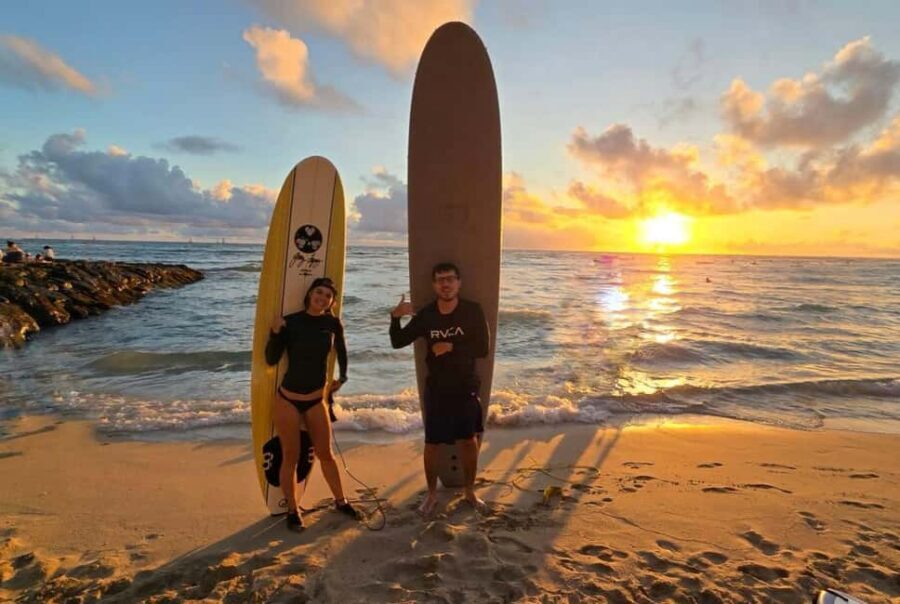 Oahu: Waikiki Beginner Private Surf Lesson- Female Guide - Finding the meet point fast: Duke Kahanamoku statue to start