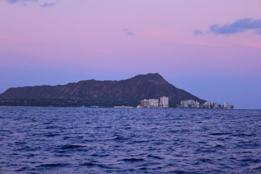 Oahu: Waikiki BYOB Sunset Cruise - BYOB and snacks: how to save money without ruining your vibe