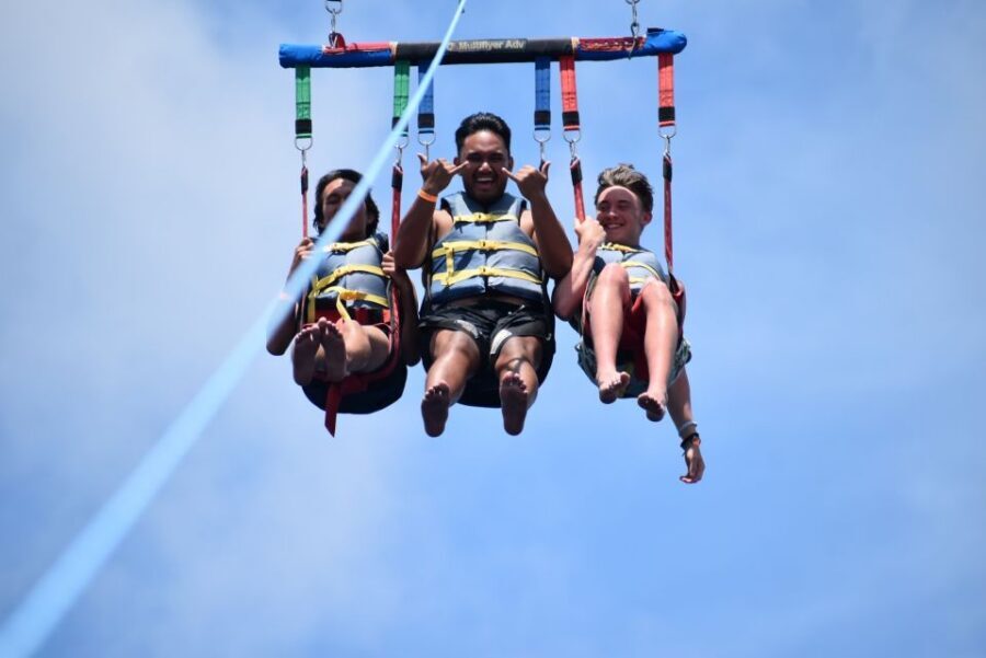 Oahu: Waikiki Parasailing - Getting the views: Waikiki, open ocean, and Diamond Head