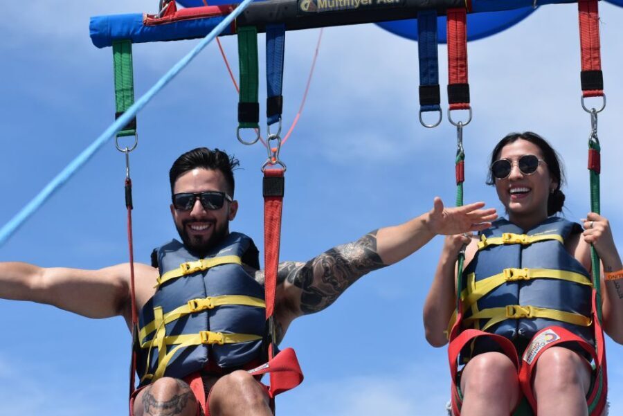 Oahu: Waikiki Parasailing - The photos: upgrade your souvenir without overthinking it