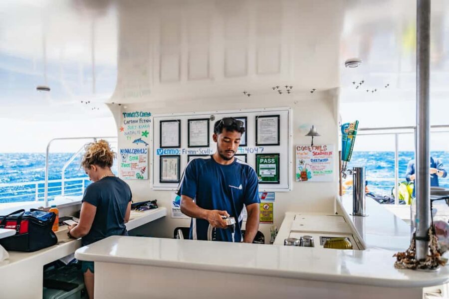 Oahu: Waikiki Snorkel and Sailing Trip with Lunch - Towels, Timing, and What to Bring for a Smooth Start