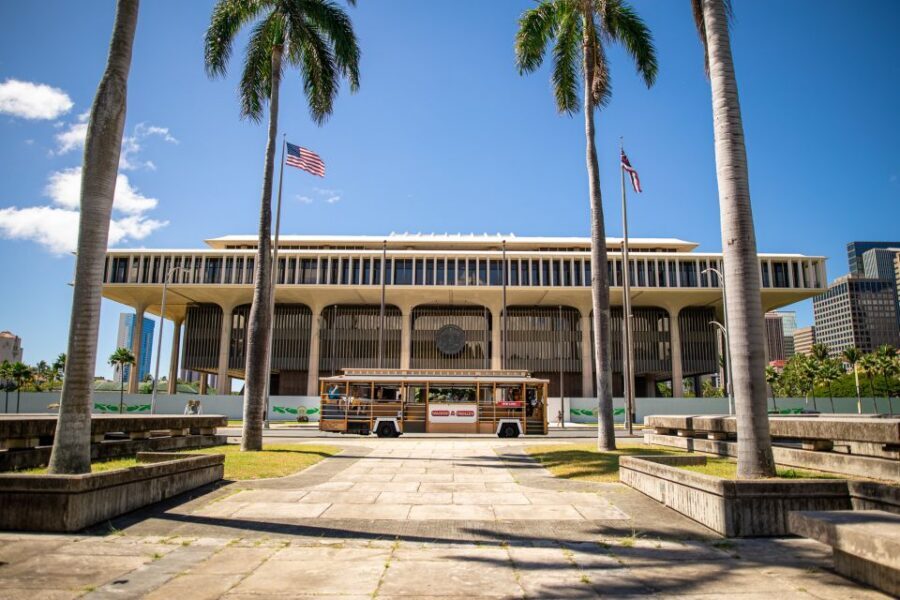 Oahu: Waikiki Trolley Hop-on Hop-off All-Line Pass - Green Line: Diamond Head and KCC Farmers’ Market Without the Guesswork