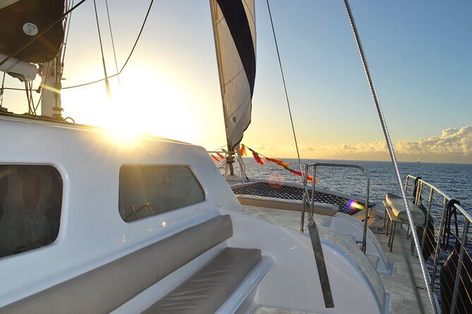Oahu's Waikiki Coast: Moana’s Sunset Cocktail Sail - Sunset viewing: spotting the colors and framing Diamond Head