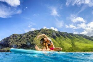 Paddleboard Yoga Class in Honolulu - The 75-minute flow: safety, warmups, standing work, and rocking savasana
