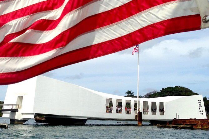 Pearl Harbor Tour Arizona Memorial and USS Bowfin - Stop 1: The Arizona Memorial and the value of veteran-led context