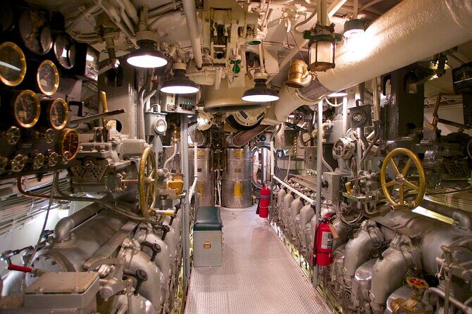 Pearl Harbor USS Arizona & Bowfin Submarine - USS Bowfin submarine: the walk-through that makes the war feel real