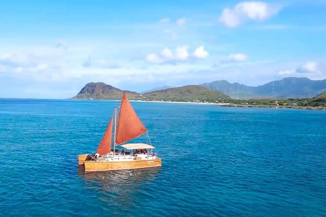 Polynesian Canoe Day Sail - The canoe itself: why this boat is the main character