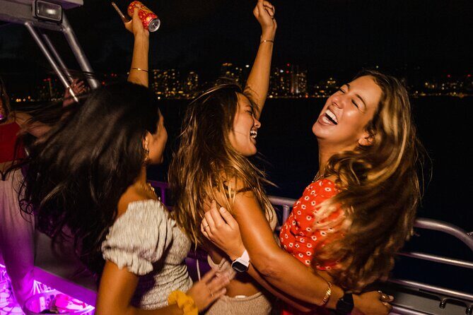Premier Waikiki Sunset Party Cruise with Live DJ and Full Bar - Boat Comfort and Motion: Small Powerboat Fun With a Heads-Up