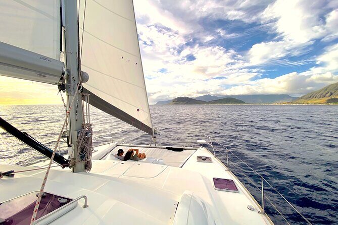 Private Oahu Sunset Charter with Tasting and Drinks - Hosted bar + Captain’s tasting menu: how the meal fits the sunset