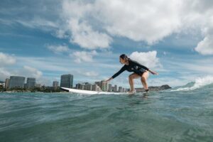 Private Surf Lesson in Waikiki - The 1 hour 45 minutes flow: from meeting to first real rides