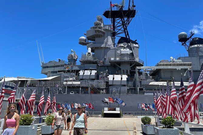 Private USS Arizona and USS Missouri Pearl Harbor Tour - Downtown Honolulu context stop: Kamehameha and Iolani Palace grounds