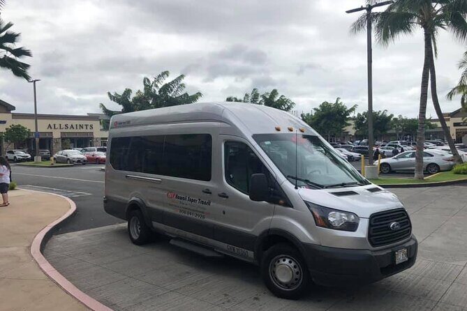 Roundtrip Shuttle from Waikiki Hotels-Waikele Premium Outlets - Entering the Waikiki pickup zone: finding the right bus fast