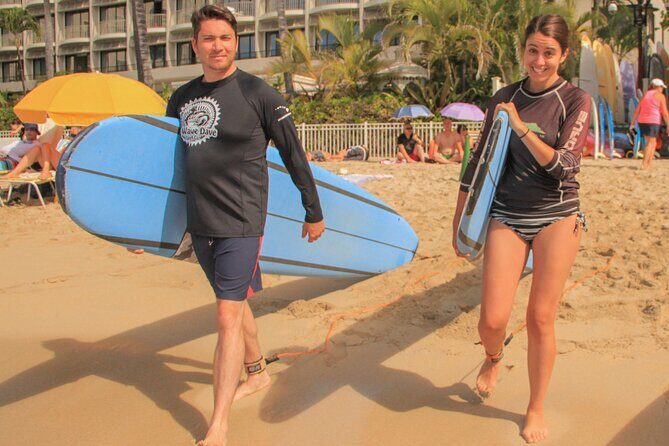 Semi-Private Surf Lesson for 2 or 3 people on Waikiki Beach - Gear details: lockers included, rash guards and locks are not