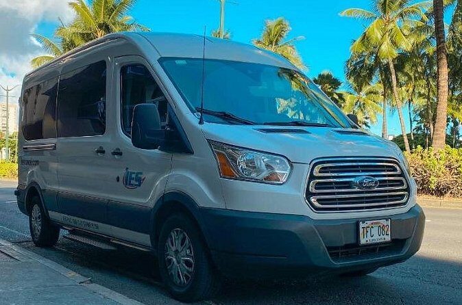 Shared Departure Transfer from Waikiki Hotels to Honolulu Airport - Comfort on board: A/C, Wi‑Fi, and luggage handling