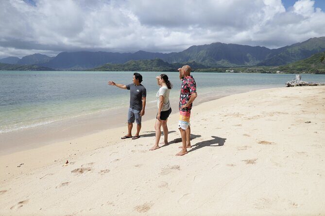 Skip the Crowds: Secret Oahu Half Circle Tour with a Local - Kahala neighborhood drive: luxury, but also a sense of how Oahu is organized