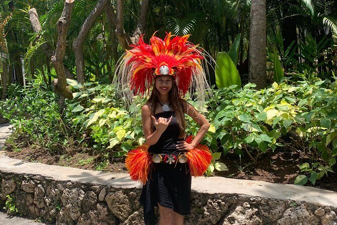 Small Group-Oahu Tour, Dole Plantation, Northshore, Sunset Beach - Haleiwa Town in 30 Minutes: Surf Shops, Art, and Matsumoto Shave Ice