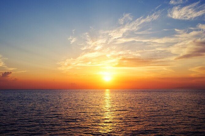 Sunset Dinner Cruise in Honolulu, Hawaii - A 2-Hour Waikiki-to-Diamond Head Sunset Sail