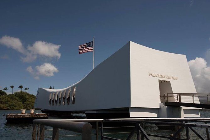 The Best of Pearl Harbor Full Day Tour - Pearl Harbor Visitor Center: Where the Story Sets the Stage