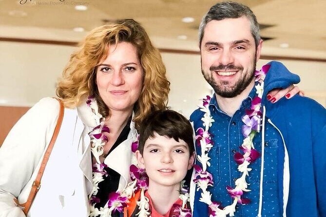 Traditional Airport Lei Greeting on Honolulu Oahu - Fresh leis, possible customization, and that special first day feeling