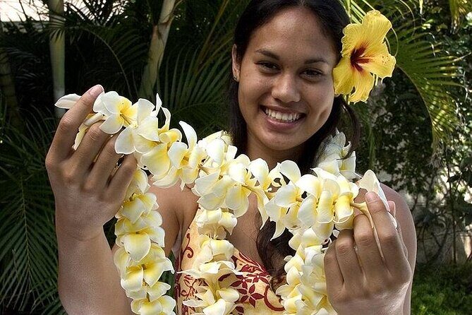 Traditional Airport Lei Greeting on Honolulu Oahu - The people part: what makes the greeter experience work