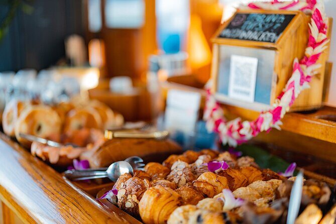 Vida Mia Morning Coffee Cruise - What’s included: Kona coffee and a real yacht breakfast buffet