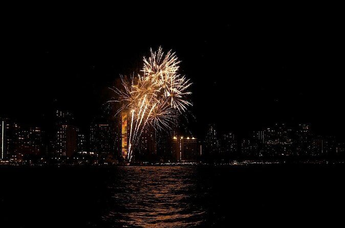 Waikiki Friday Fireworks Boat Cruise from Oahu - Stop 2: Diamond Head from a new angle (and about 30 minutes for photos)